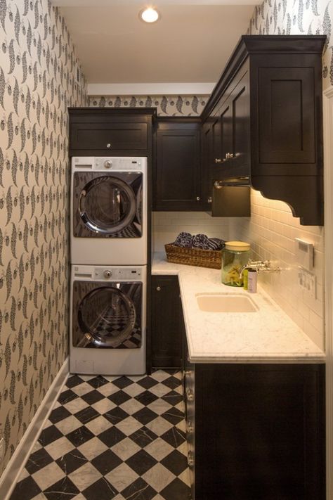 Laundry Room Design Ideas-21-1 Kindesign Narrow Laundry, Traditional Laundry Room, Narrow Laundry Room, Stylish Laundry Room, Laundry Room Layouts, Laundry Design, Laundry Room Remodel, Laundry Room Inspiration, Small Laundry Rooms