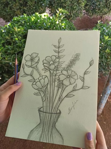 Drawing Of Happiness, Drawing Ideas For Intermediate, Sketchbook Art Inspiration Flowers, Easy Spring Drawings Simple, Cool Flower Drawings, Aesthetic Flower Sketch, Recreate Drawings, Drawing Flowers Ideas, Simple Flower Sketch