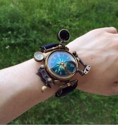 Steampunk Watches, Art Watches, Compass Watch, Steampunk Gadgets, Steampunk Items, Steampunk Pocket Watch, Steampunk Ideas, Mode Steampunk, Steampunk Tendencies