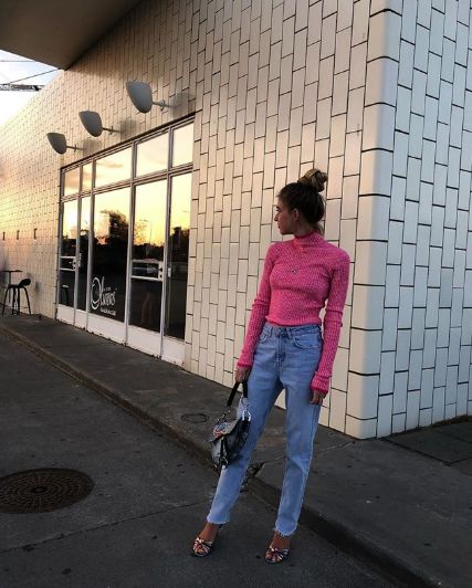 Pink Turtleneck Outfit, First Date Outfit Fall, How To Style Baggy Jeans, Pink Sweater Outfit, Date Outfit Fall, Pink Summer Outfits, First Date Outfit, Pink Turtleneck, First Date Outfits