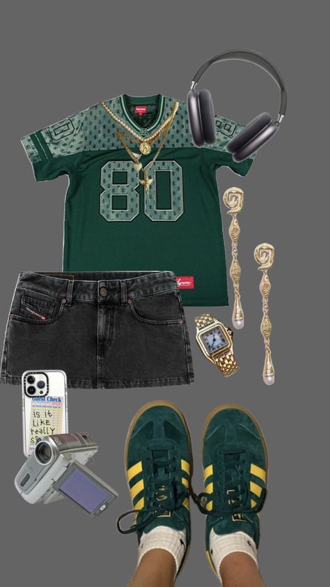 #shuffels #outfitinspo #braziliangirl #pinterest Green Jersey Outfit, Streetwear Fashion Vintage, Green Jersey, Fasion Outfits, Outfit Inspo Casual, Jersey Outfit, Looks Street Style, Streetwear Fashion Women, Outfit Look