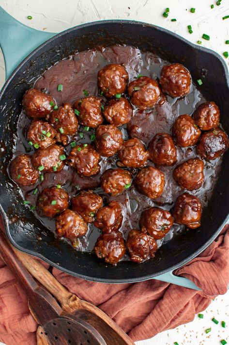 One-Pot Sticky Asian Meatballs - Appetizer Asian-Inspired Meatballs Asian Meatball Sauce, Meatball Sauce Recipe, Party Food Meatballs, Cocktail Meatball Recipes, Party Meatballs, Best Holiday Appetizers, Asian Meatballs, Cocktail Meatballs, New Year's Eve Appetizers