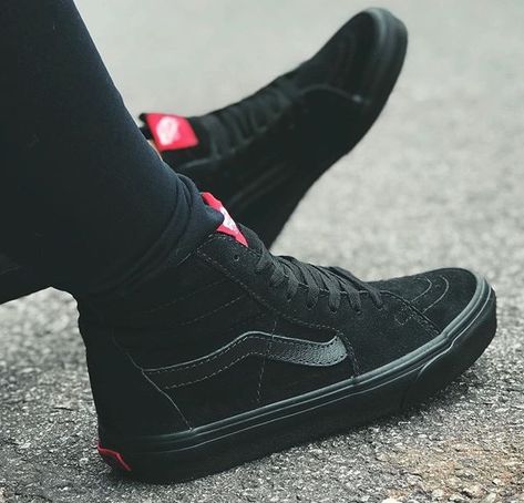 Sk8 Hi Vans Outfit Mens, Sk8 Hi Vans Outfit, Black Stylish Outfits, Vans Sk8 Hi Outfit, Mens Smart Casual Shoes, Black Canvas Shoes, How To Tie Shoes, Sk8 Hi Vans, Urban Sneakers