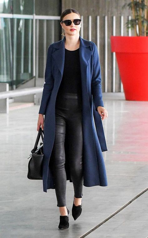 Blue Coat Outfit, Miranda Kerr Style, Walking Down The Street, Trench Coat Outfit, Outfits 2016, Navy Outfit, Navy Coat, Blue Coat, Celeb Style