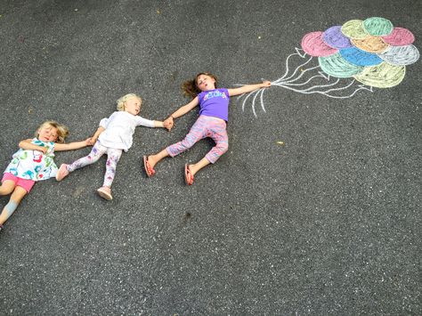 Chalk Photoshoot Kids, Chalk Pictures With Kids, Chalk Adventure, Sidewalk Chalk Photos, Photo Illusion, Chalk Photography, Chalk Pictures, Chalk Photos, Fun Chalk Art