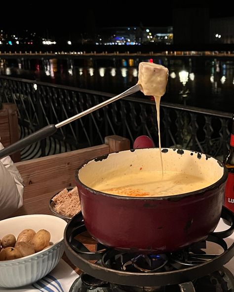 Cheese Fondue Switzerland, Cheese Fondue Aesthetic, Fondue Dipping Ideas, Fondue Aesthetic, Fondue Switzerland, Switzerland Cheese, Swiss Summer, Swiss Cheese Fondue, Dinner Date Aesthetic