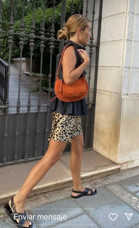 Isabel Marant Style Aesthetic, Isabel Marant Bag, Isabel Marant Aesthetic, Isabel Marant Skirt, Isabel Marant Style, Isabel Marant Sandals, Summer Dump, Ol Fashion, Street Style Bags