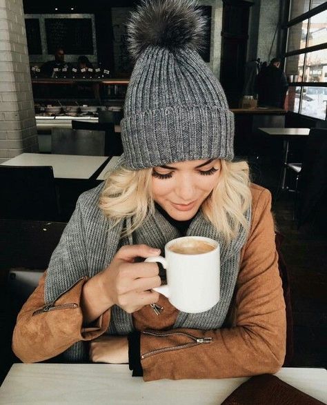 beanie weather makes me happy Looks Party, Neue Outfits, Mode Casual, Winter Mode, Baby Cold, Fall Looks, Winter Casual, Winter Accessories, Winter Looks