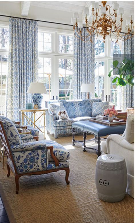 Southern Living Rooms, Casa Rock, Blue And White Curtains, Charlotte Moss, Blue And White Living Room, Blue White Decor, Casa Vintage, White Living, White Living Room