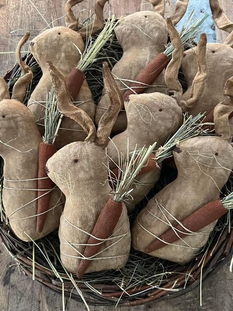 Primitive Pigs Folk Art, Primitive Bunny Patterns, Prim Easter Decor, Spring Primitive Crafts, Big Bunnies, Primitive Easter Crafts, Small Bunnies, Primitive Spring Decor, Primitive Easter Decor