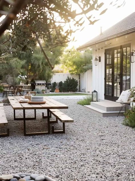 30 Gorgeous Gravel Patios: Affordable Outdoor Elegance Gravel Backyard Ideas, Pea Gravel Patio, Gravel Landscaping, Cedar Pergola, Gravel Patio, Small Water Features, Gravel Garden, Diy Backyard Landscaping, Yard Design