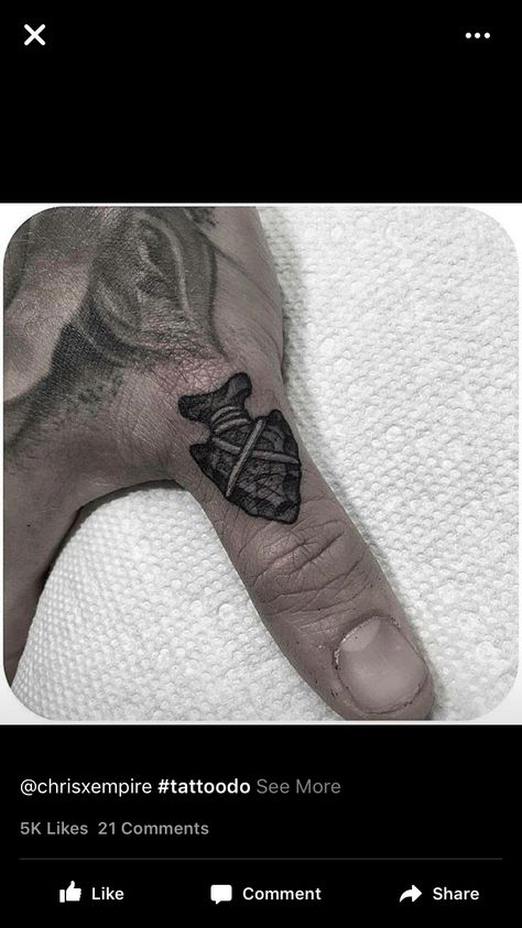 Arrowhead Finger Tattoo, Small Arrowhead Tattoo For Women, Arrowhead Outline Tattoo, Arrow Head Tattoo Men, Western Hand Tattoos For Guys, Arrow Head Tattoos For Women, Cowboy Hand Tattoo, Small Arrowhead Tattoo, Arrowhead Tattoo Men