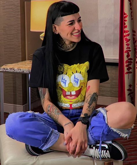 Female Undercut Long Hair, Long Hair Shaved Sides, Queer Hair, Undercut Long Hair, Edgy Hair, Alternative Hair, Long Hair With Bangs, Shaved Sides, Rock Punk