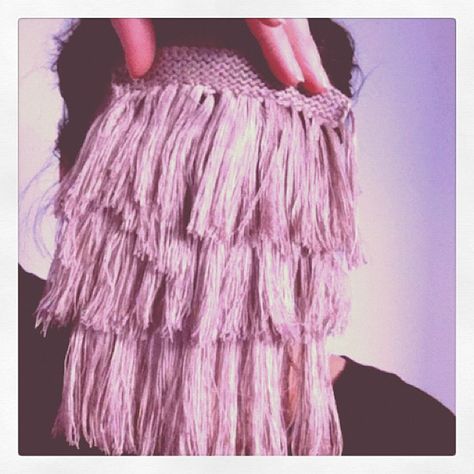 Knitting a new fringe Collage Fashion, Beautiful Knitting, Tulle Skirt, Textiles, Collage, Knitting, Hair