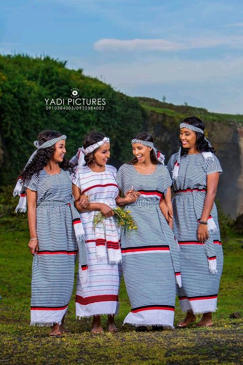 2 types of Wallaga Oromo wear Oromo Traditional Clothes, Oromo Cultural Dress, Oromo Dress, Egypt Clothing, Ethiopia People, Cultural Clothes, Travel Countries, Oromo People, Graduation Wallpaper