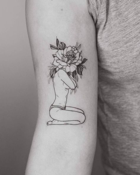 Flower girl from our latest flash day 🌹🌹🌹 . . . . #flowertattoo #floraltattoo #btattooing #surrealismtattoo #surrealism #fineline #tattoo… Silhouette Tattoo, Surreal Tattoo, Beauty Tattoo, Small Flower Tattoos, Silhouette Tattoos, B Tattoo, Awesome Tattoos, Tattoo Girl, Girl Flower