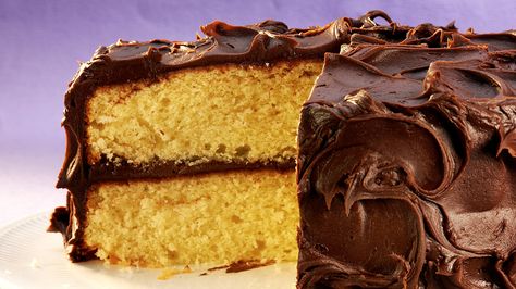 Made with real ingredients like eggs and oil, mayonnaise adds moistness and richness to your baking. Mayo Cake, Yellow Cake Mix Recipes, Box Cake Recipes, Moist Yellow Cakes, Mayonnaise Cake, Chocolate Mayonnaise Cake, Yellow Cake Recipe, Cake Mug, Torte Cupcake