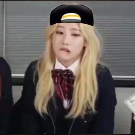 Loona Funny, Roblox Memes, Odd Eyes, I Have No Friends, I Love Girls, Kpop Memes, Reaction Pictures, Cute Icons, Dankest Memes