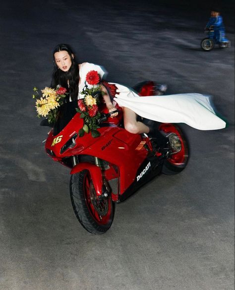 Runaway Bride, Vogue China, Photoshoot Concept, Pose Reference Photo, Samara, Photography Inspo, Pose Reference, Photography Inspiration, Fashion Photography