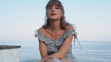 Taylor Swift shares first July 4 pictures in seven years! Taylor Swift parties with Selene Gomez, and Haim for Fourth of July 2023. 4th Of July Pics, Treehouse Masters, Taylor Swift Party, Taylor Swift 1989, Old Singers, Taylor Swift Album, Taylor Alison Swift, Selena Gomez, Fourth Of July