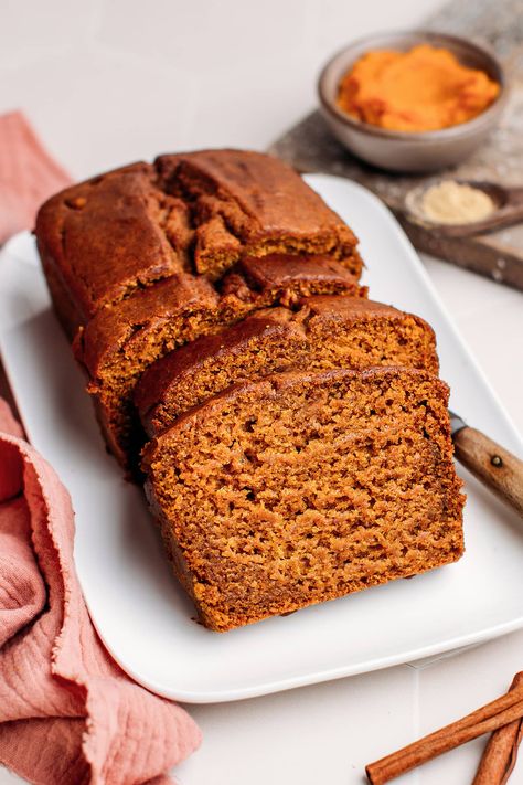 Vegan Pumpkin Bread Recipe, Healthy Pumpkin Bread Recipe, Moist Vegan Pumpkin Bread, Vegan Pumpkin Bread Healthy, Plant Based Pumpkin Bread, Vegan Chocolate Pumpkin Bread, Vegan Pumpkin Spice Loaf, Vegan Pumpkin Muffins, Vegan Pumpkin Bread