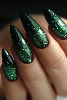 Dark Sparkly Green Nails, Dark Green Ombre Acrylic Nails, Glitter Nails Colorful, Witch Nails Gel, Silver And Emerald Green Nails, Elphaba Inspired Nails, Chrome Green Christmas Nails, Emerald And Black Nails, Chrome Dark Green Nails