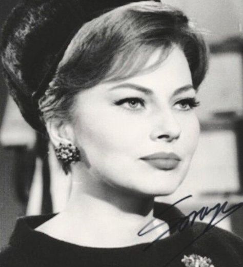 Soraya Esfandiary-Bakhtiary was the queen consort of Iran as the second wife of Shah Mohammad Reza Pahlavi Soraya Pahlavi, Mohamed Reza Pahlavi, Soraya Esfandiari, Queen Soraya, Princess Soraya, History Of Iran, Mohammad Reza Pahlavi, Reza Pahlavi, Persian Princess