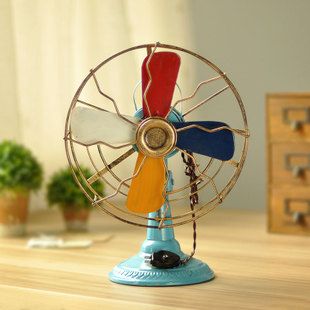 Retro Bar Furnishings Fan for Model Room. It is said that when the fan keep running you will see rainbow color in it. Life Drawing Reference, Antique Fans, Vintage Props, Object Photography, Dull Colors, Vintage Fans, Still Life Photos, Still Photography, Still Life Drawing