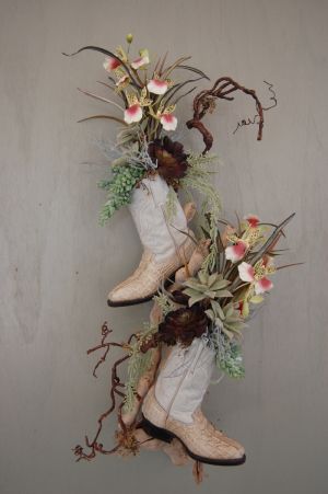 Magnolia Decoratives Western Floral Decor - Wallpieces Cowboy Boots Decor Ideas, Western Fall Decor Ideas, Western Hat Decorating Ideas, Cowboy Boot Decorating Ideas, Saddle Decor, Western Store Decor, Southwest Flower Arrangements, Western Flower Decor, Western Style Flower Arrangements