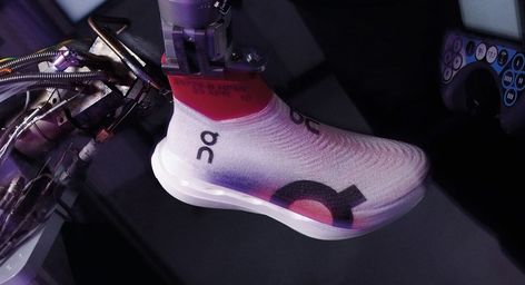 Lightest-Ever Running Shoes Are Made by a Spray–to Win Marathons and Shake up Olympics Bompas And Parr, 3d Tiskárna, Racing Shoes, Boston Marathon, Marathon Runners, Yanko Design, Roger Federer, Tennis Clothes, New Sneakers