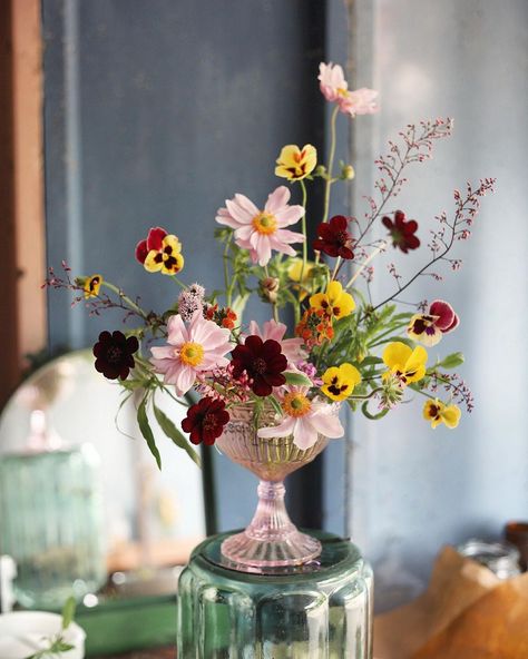 Table Floral Arrangements, Chocolate Cosmos, Event Centerpiece, Flower Shower, Floral Studio, Floral Display, Table Flowers, Flower Farm, Types Of Flowers