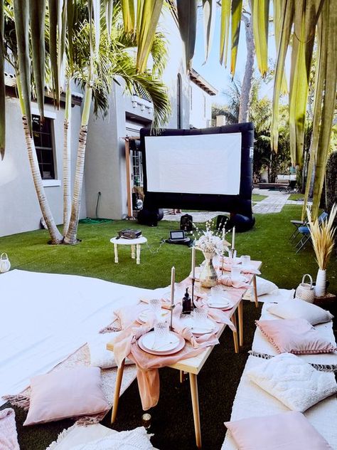 Boho Movie Night Party, Bubble Tent Movie Night, Boho Movie Night, Outdoor Party Entertainment, Movie Night Backyard, Movie Night Outdoor, Outdoor Movie Birthday, Pink Backyard, Outdoor Movie Night Party