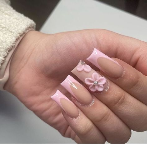 Simple Acrylic Nails With 3d Flower, Flower Nail Ideas Acrylic, White French Nails Design Square, Acrylics 3d Flowers, Spring Nails 3d Flowers, Pink 3d Flower Nails Short, Spring Shorties Nails, Nail Inspo Flower Design, Short Acrylic Nails With 3d Flowers