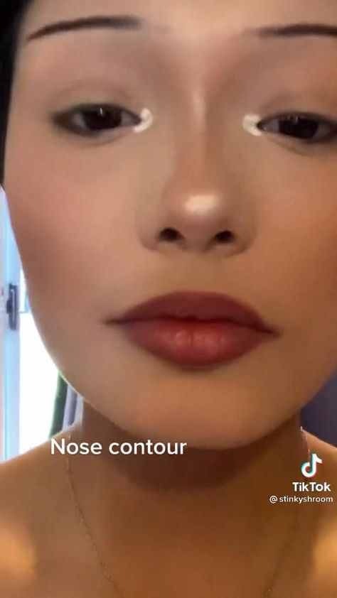 Nose Contouring Different Shapes, How To Do Cute Nose Contour, Nose Tutorial Contour, Makeup Contouring Nose, Contouring Nose Tutorial, Good Nose Contour, Contour For Upturned Nose, Emo Contour, How To Contour A Droopy Nose