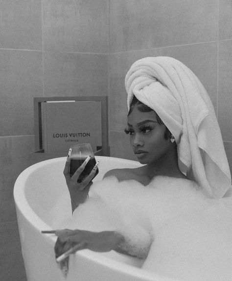 Bath Tub Ideas Photoshoot, Bathroom Birthday Photoshoot Ideas, Bathtub Photoshoot Black Women, Bed Photoshoot Black Woman, Towel On Head Photoshoot, Bath Robe Photoshoot Photo Ideas, Tub Photoshoot Ideas Black Women, Bath Tub Photoshoot Ideas Women, Bath Tub Photoshoot Ideas