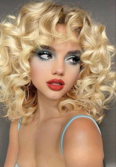 80s Makeup Easy, 80s Inspired Makeup Look, Gogo Dancer Makeup, 79s Makeup, Disco Style 70s Women Hair, Disco Hair Short, 80s Editorial Makeup, Disco Diva Makeup, 80s Glam Hair