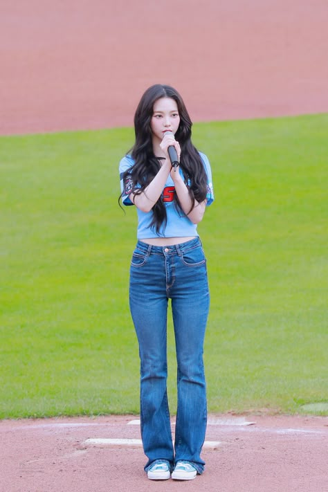 Very Good Girls, Baseball Stadium, Baseball Outfit, Best Jeans, Kpop Fashion, Converse High Tops, Slim Legs, Role Models, Cool Girl