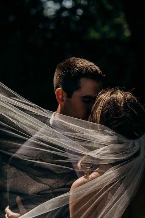 Moody Wedding Photography, Wedding Photography Bridal Party, Wedding Fotos, Wedding Photography Checklist, Wedding Portrait Poses, Moody Photography, Wedding Photography Bride, Wedding Picture Poses, Pose Fotografi