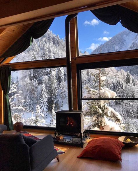 Stile Kendall Jenner, Winter Cabin, Window View, Winter Wonder, Cozy Cabin, Winter Aesthetic, Ski Trip, Winter Is Coming, Pretty Places