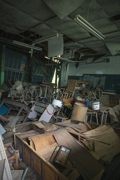 School Apocalypse Aesthetic, Zombie Apocalypse Place, Zombie School Aesthetic, Apocalypse School Aesthetic, Abandoned High School, Abandoned Grocery Store, Haunted School Aesthetic, Zombie Apocalypse School, Abandoned School Aesthetic