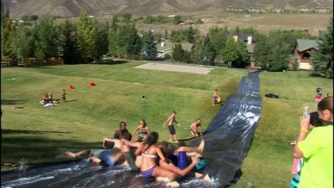 An awesome homemade slip and slide! Totally doing this! :) Giant Slip And Slide, Homemade Slip And Slide, Cabin Summer, Summer Madness, Summer To Do List, Country Summer, Summer Fun List, Slip And Slide, Summer Plans