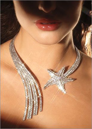 Shooting Star Necklace Nickles Jewelry, Shooting Star Necklace, Parfum Chanel, Chanel Couture, Star Design, Shooting Stars, Star Necklace, Amazing Jewelry, Beautiful Jewelry