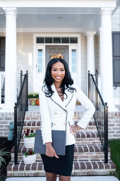 Real Estate Woman Outfits, Real Estate Career Aesthetic, Future Real Estate Agent, Real Estate Woman Aesthetic, Real Estate Girl Aesthetic, Rich Real Estate Agent Aesthetic, Real Estate Job Aesthetic, Real Estate License Vision Board, Real Estate Job