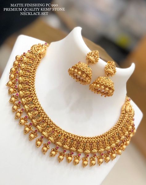 Neck Sets Jewellery Gold Latest Design, Gold Designs Jewellery India, Beautiful Gold Necklace Bridal Jewelry, Gold Necklace Set Bridal Indian, Gold Bridal Jewellery Indian, 2 Tola Gold Set Design, Aesthetic Vintage Jewelry, Vintage Jewelry Aesthetic, Indian Gold Necklace Designs