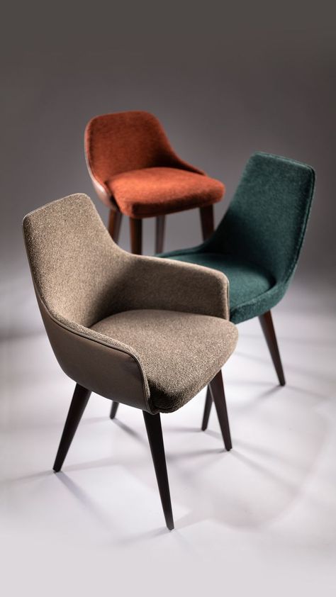 La #collection #Passion se compose de 5 équipements de mobilier #moderne qui siéront à merveille dans un #restaurant, un #bar ou un #hôtel. Que vous soyez à la recherche d'une #chaise, d'un #fauteuil, d'un fauteuil tournant ou d'un t#abouret de bar pivotant, découvrez sans plus tarder ces petits chefs d'œuvre d'aménagement dont vous pourrez personnaliser le revêtement. Architecture Symbols, Design Objet, Chaise Restaurant, Restaurant Chair, Luxury Sofa Design, Hotel Chair, Green City, Restaurant Chairs, Chaise Design