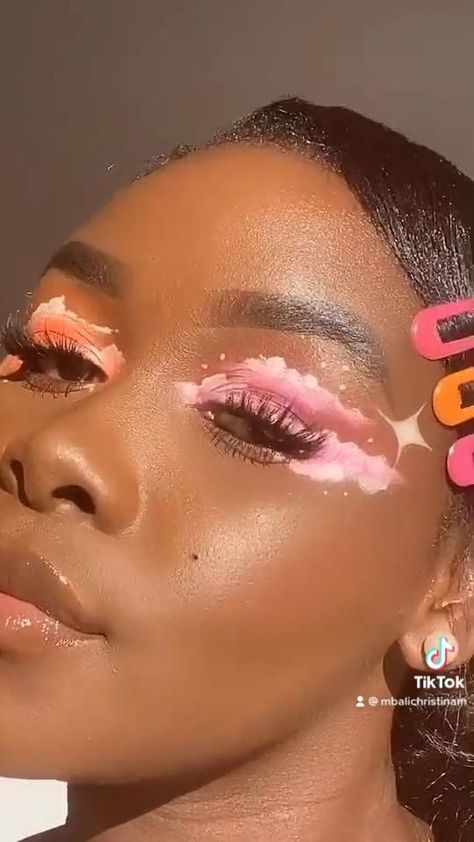 Cloud Makeup Tutorial, Face Paint Art Makeup, Flower Makeup Tutorial, Artistry Makeup Tutorial, Easy Creative Makeup Looks, Cute Colorful Makeup, Flower Makeup Aesthetic, Cute Makeup Looks Colorful, Tiktok Makeup Videos