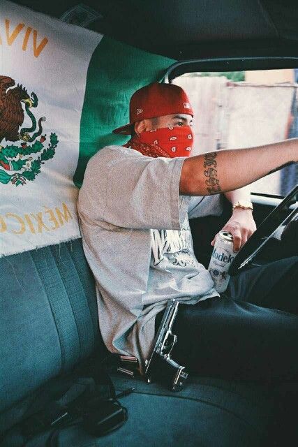 Mexican Gangster, Mexican Mafia, Look Kylie Jenner, Chicano Love, Chola Style, Gang Culture, Estilo Cholo, Thug Girl, Topi Snapback