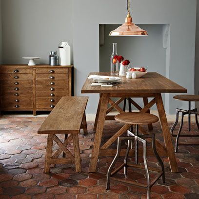 Terracotta Dining Room, Terracotta Floor Tiles, Gray Painted Walls, Color Terracota, Loft Stil, Terracotta Floor, Dining Room Colors, Rustic Dining Room, Grey Flooring