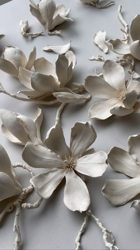 Kaori Tatebayashi | Spring has been captured. #magnolia #ceramic #firedclay | Instagram Sculpture Art Flower, Ceramic Floral Design, Ceramic Flower Tutorial, Flowers Clay, Ceramics Flowers, Flower Sculpture, Pottery Flowers, Flower Clay, Ceramic Flower