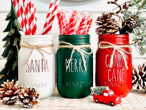 15 Charming Christmas Mason Jar Decorations For The Table Snowman Mason Jar, Jar Decorations, Candy Props, Holiday Mason Jar, Jar Projects, Kitchen Jar, Buffalo Plaid Christmas Decor, Mason Jar Decor, Mini Mason Jars